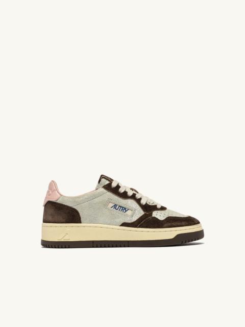 AUTRY MEDALIST LOW SNEAKERS IN SILVER SUEDE AND MUSTANG SUGAR