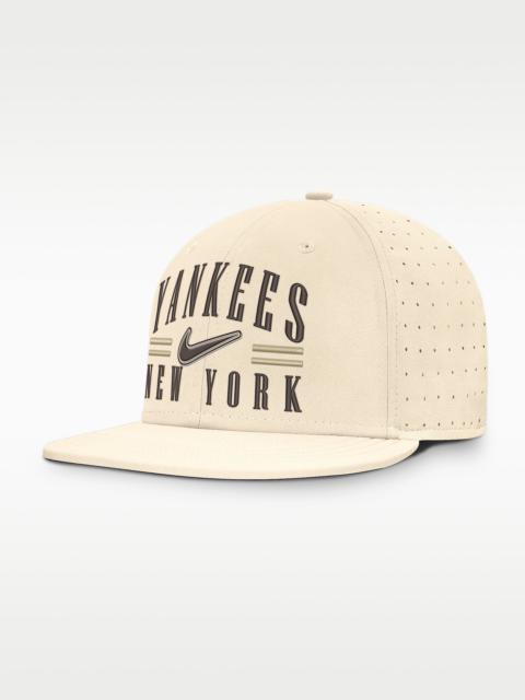Nike New York Yankees True Men's Nike AeroBill MLB Fitted Hat