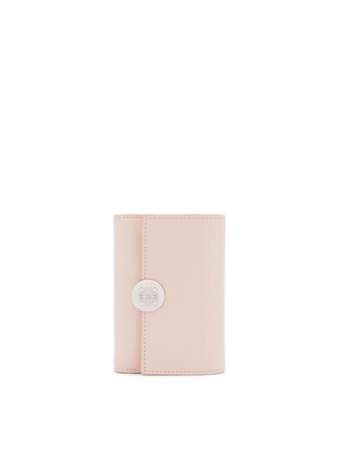 Loewe Pebble small vertical wallet in shiny nappa calfskin