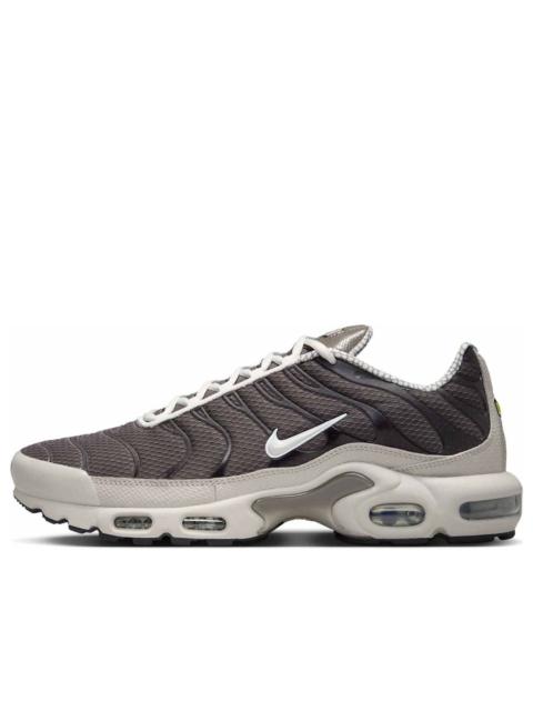 Nike 나이키 에어 맥스 플러스 '스니크 년' IB7679-200