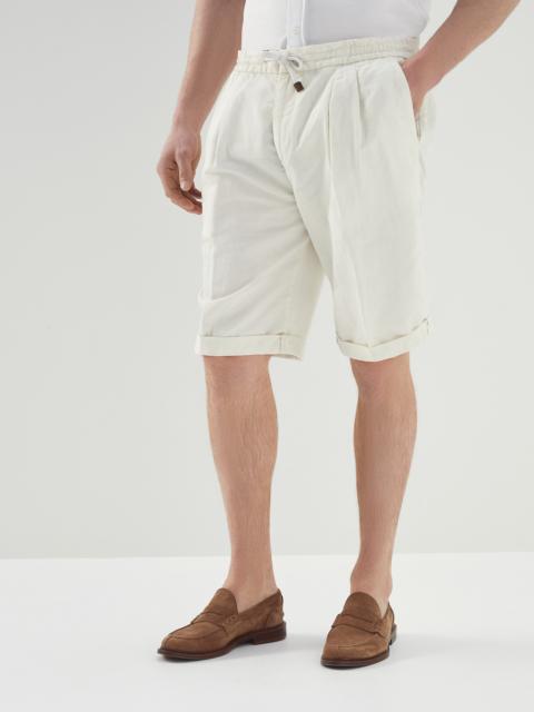 Brunello Cucinelli Garment-dyed basic fit Bermuda shorts in twisted linen and cotton gabardine with drawstring and plea