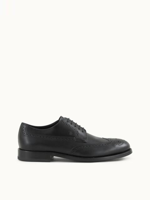 LACE-UP SHOES IN LEATHER - BLACK