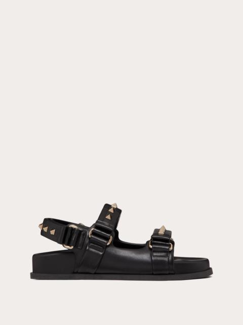 ROCKSTUD FLAT SANDAL IN NAPPA LEATHER