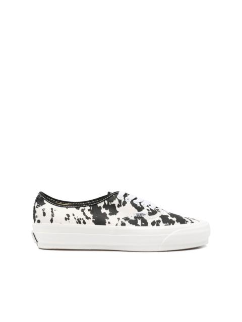 Vans logo-tag sneakers