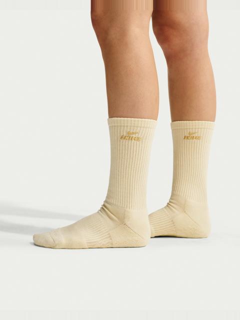 Nike NikeSKIMS Dri-FIT Pilates Grip Crew Socks (1 Pair)