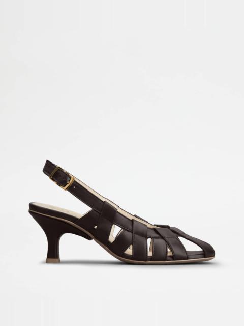 Tod's SLINGBACK PUMPS IN LEATHER - BROWN