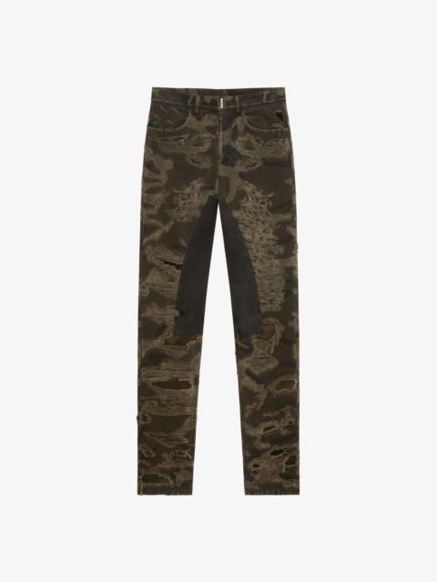 SLIM-FIT IN DESTROYED DENIM WITH PRINTED CAMO