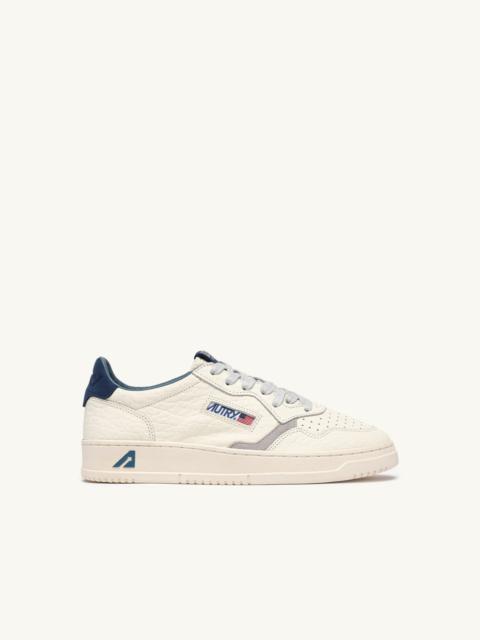 AUTRY MEDALIST LOW SNEAKERS IN BLUE DEPTHS AND VAPOR LEATHER
