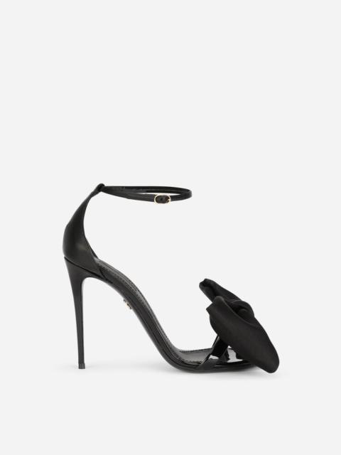 Patent leather sandals with satin bow