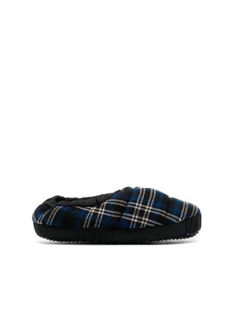 logo-embroidered tartan slippers