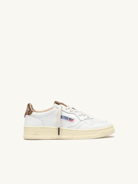 AUTRY MEDALIST LOW SNEAKERS IN WHITE LEATHER AND LEOPARD SUEDE