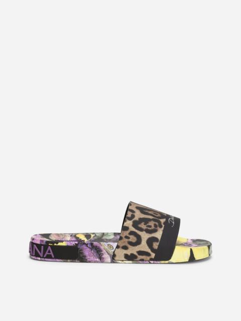 Rubber beachwear sliders with butterflies print