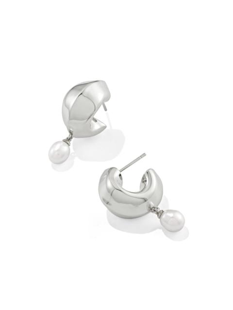 KENDRA SCOTT Oakland Pearl Silver Huggie Earrings