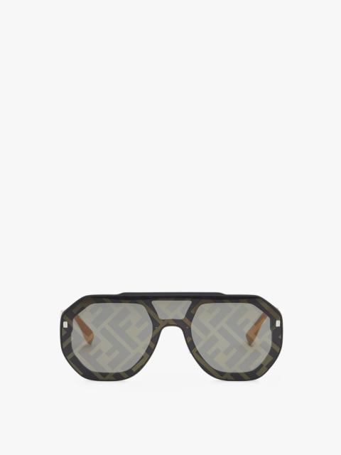 FENDI Black sunglasses