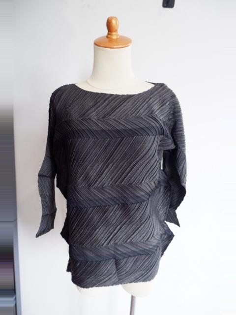 ISSEY MIYAKE 2010 Issey Miyake Asymetric Zigzag Pleats Blouse