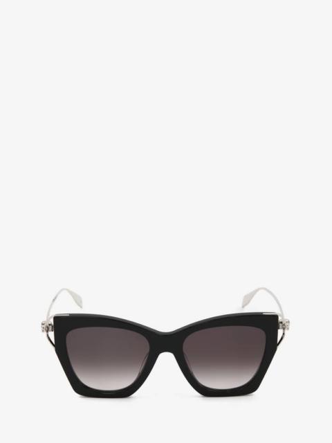 Alexander McQueen Eyewear cat-eye skull-charm sunglasses - Black