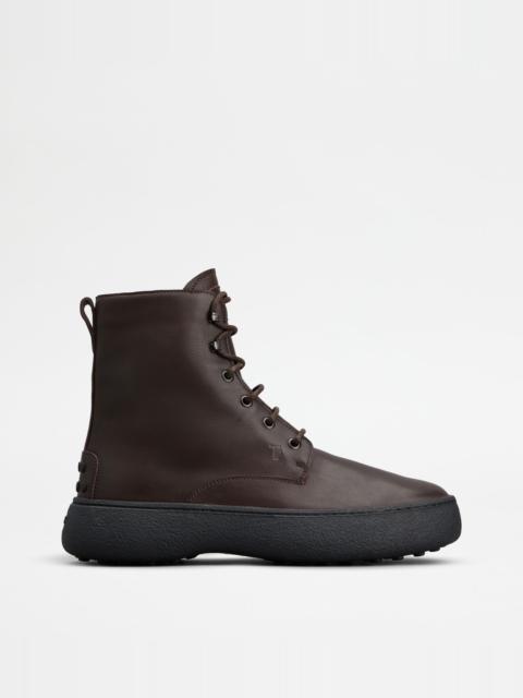 TOD'S W. G. LACE-UP ANKLE BOOTS IN LEATHER - BROWN