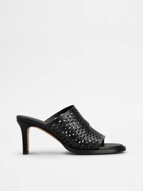 Tod's MULES IN LEATHER - BLACK