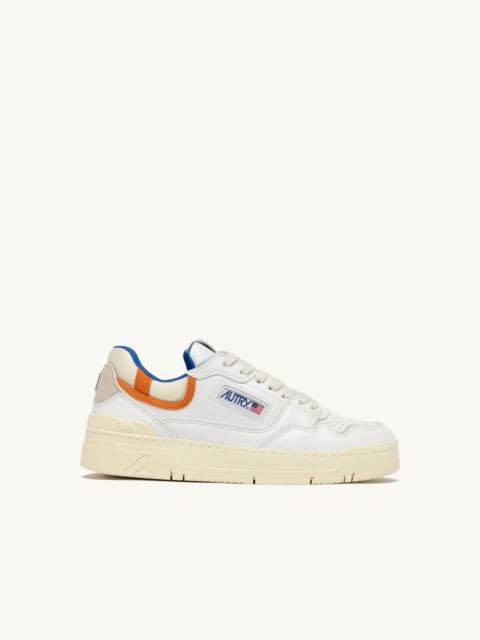 AUTRY SNEAKERS CLC LOW IN WHITE AND FANTA LEATHER