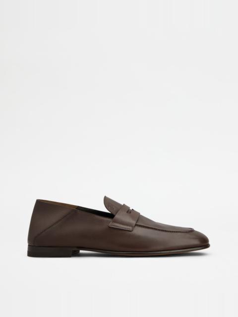 Tod's LOAFERS IN LEATHER - BROWN