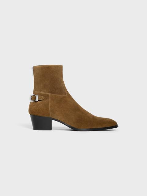 BACK BUCKLE ZIPPED ISAAC BOOT in Suede Calfskin