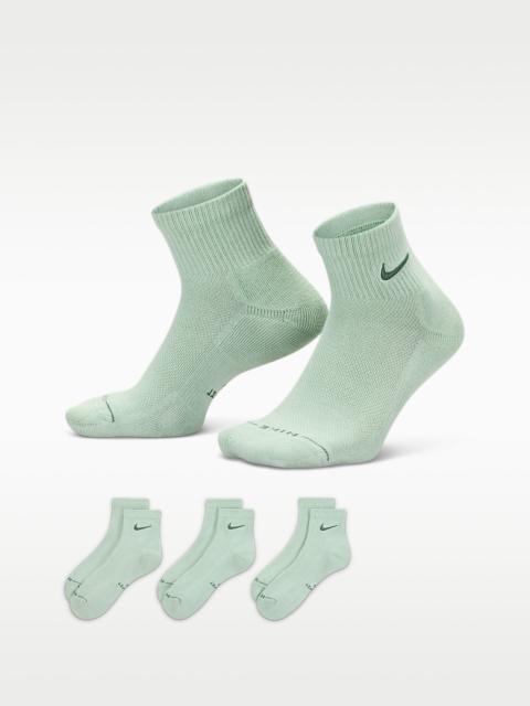 Nike Nike Everyday Elevated Ankle Socks (3 Pairs)