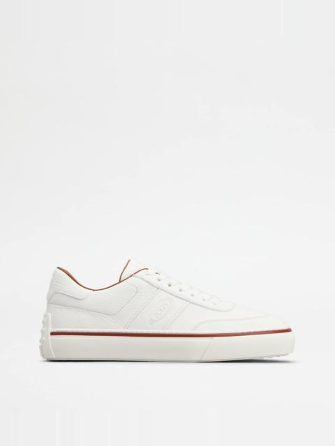 Tod's SNEAKERS IN LEATHER - WHITE