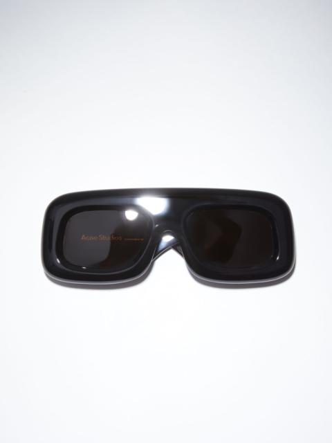 Acne Studios Thick sunglasses - Black/brown