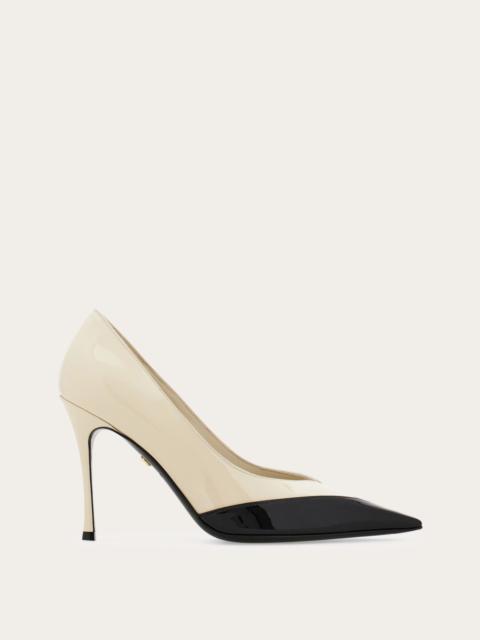 FERRAGAMO Bicolor pump