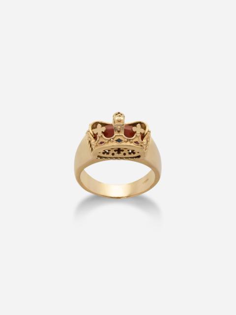 Crown yellow gold ring with red jasper on the inside