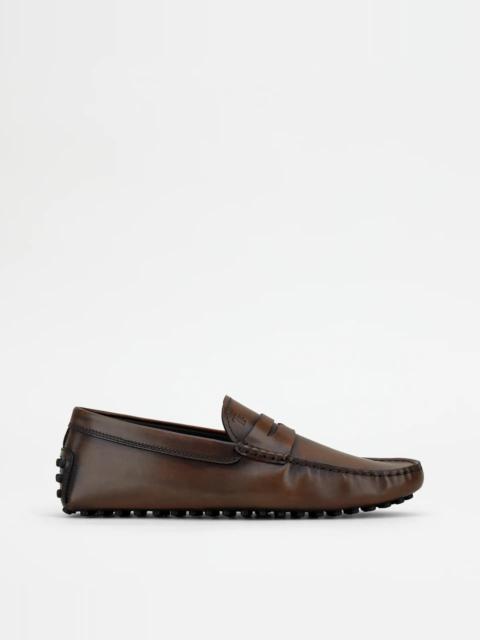 Tod's GOMMINO DRIVING SHOES IN LEATHER - BROWN