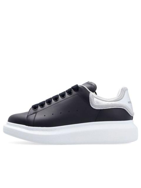 (WMNS) Alexander McQueen Larry Oversized Sneakers 'Black White' 685666WIBN64063