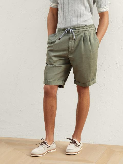 Brunello Cucinelli Garment-dyed basic fit Bermuda shorts in twisted linen and cotton gabardine with drawstring and plea