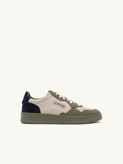 AUTRY MEDALIST LOW TRICOLOR SNEAKERS IN SMOKE GREEN AND SPACE SUEDE