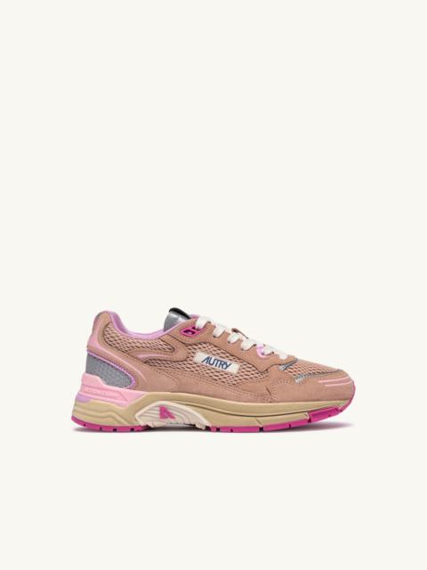 AUTRY HYPERWAY SNEAKERS IN PHARD PINK AND DOLPHIN SUEDE AND MESH