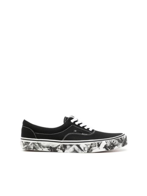 lace-up low-top sneakers