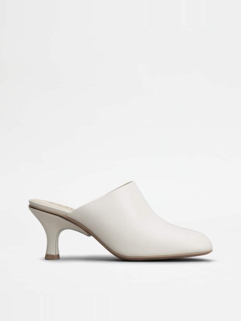 Tod's MULES IN LEATHER - WHITE