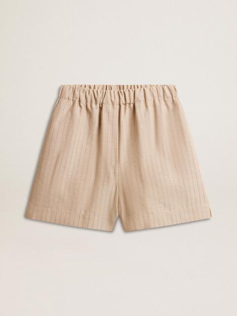 Dark beige shorts with back pocket