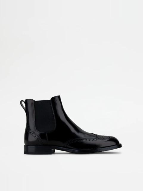 Tod's ANKLE BOOTS IN LEATHER - BLACK