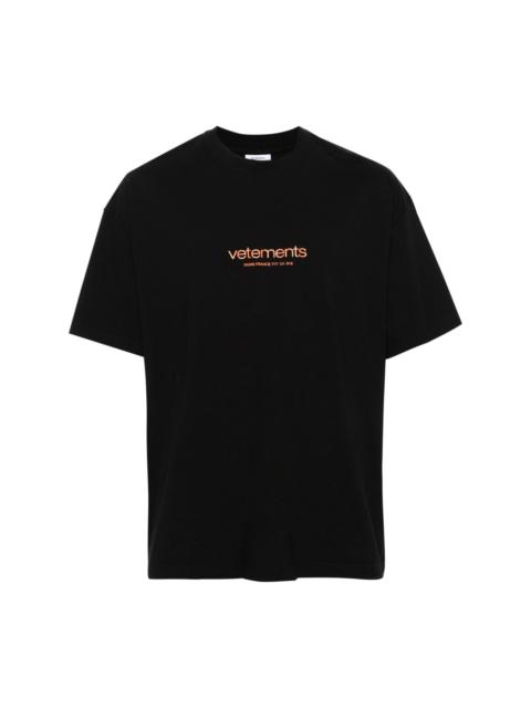 VETEMENTS rubberised-logo cotton T-shirt