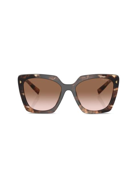 oversize cat-eye sunglasses