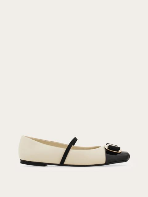 FERRAGAMO New Vara plate bicolor ballet flat