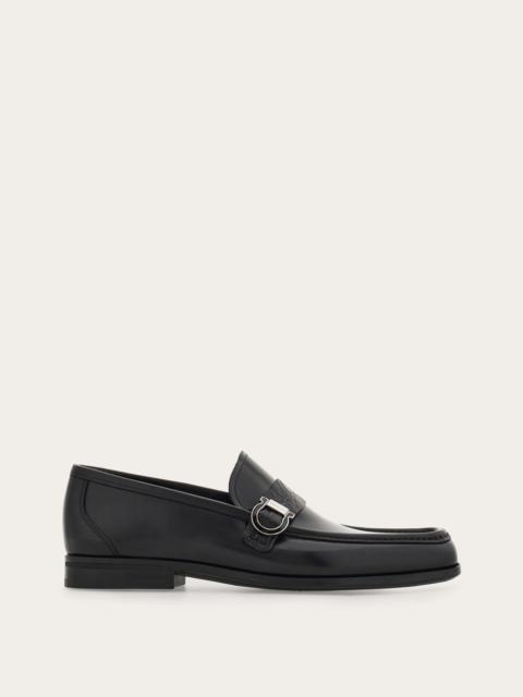 FERRAGAMO Gancini loafer