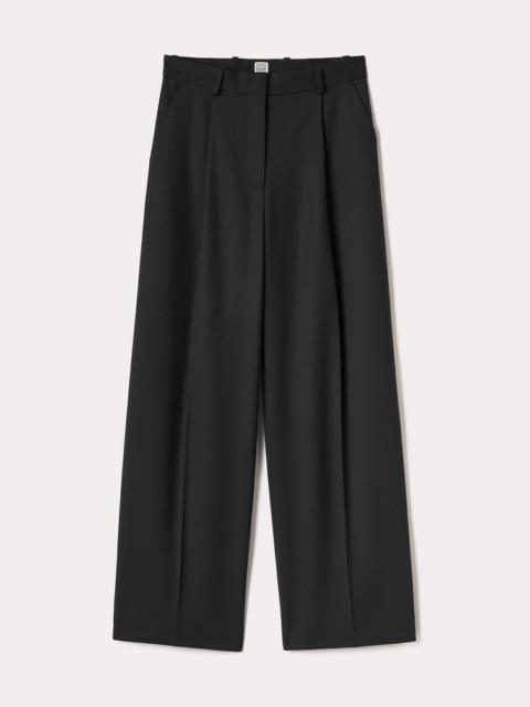 Deep pleat straight trousers black