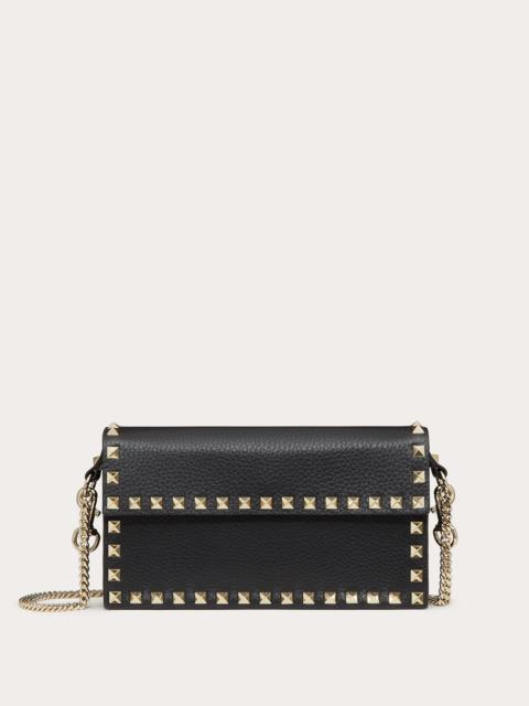 ROCKSTUD GRAINY CALFSKIN POUCH WITH ADJUSTABLE CHAIN STRAP