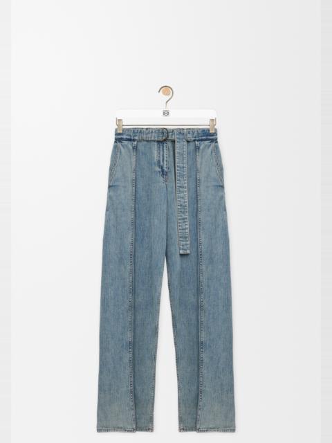 Belted jeans in denim