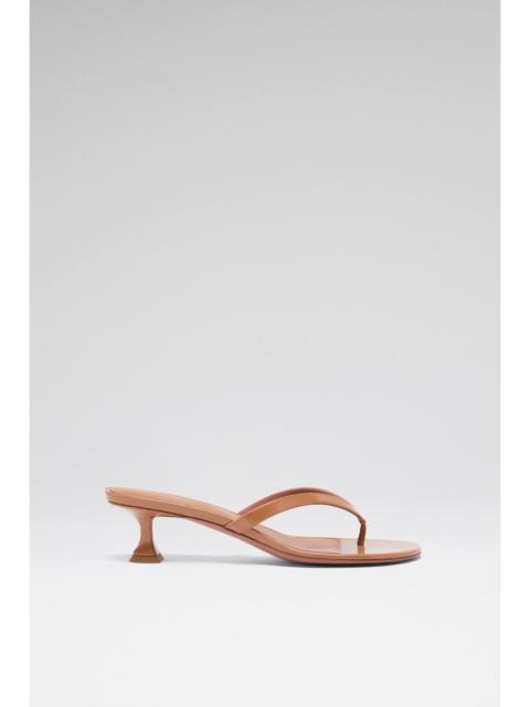 Amina Muaddi JULIETTE THONG SLIPPER 45 PEARLY LATTE PATENT