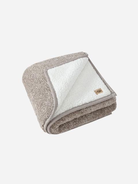 UGG Classic UGG®fluff Throw 50" x 70" Polyester Blankets in Fawn