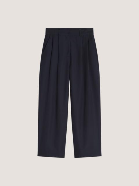 Maison Kitsuné CARROT PLEATED PANTS
