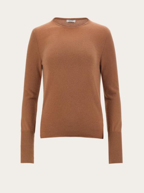 Round neck sweater